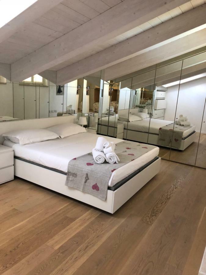 Appartamenti Agli Ulivi Πεσκιέρα ντελ Γκάρντα Εξωτερικό φωτογραφία