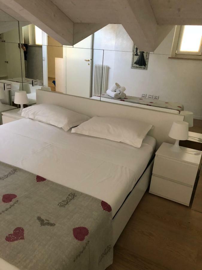 Appartamenti Agli Ulivi Πεσκιέρα ντελ Γκάρντα Εξωτερικό φωτογραφία